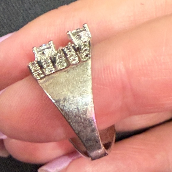 Elegant Multi-Stone Ring - Picture 3 of 4